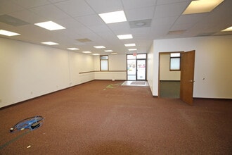 360 N Main St, Bluffton, IN for lease Interior Photo- Image 1 of 11