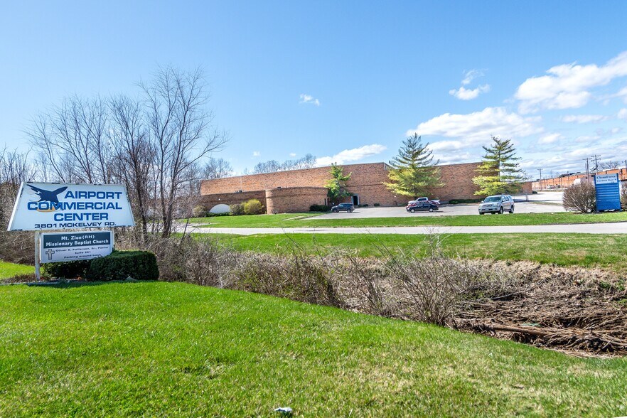 3801 McKelvey Rd, Bridgeton, MO à louer - Photo du bâtiment - Image 1 de 6