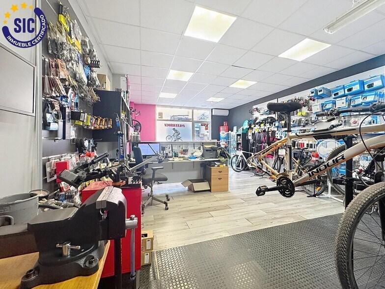 Retail in Paterna for lease - Interior Photo - Image 3 of 22