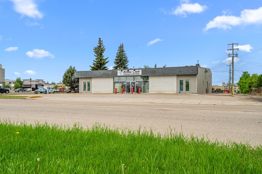 5402 44 St, Lloydminster, AB à vendre - Photo du bâtiment - Image 2 de 57