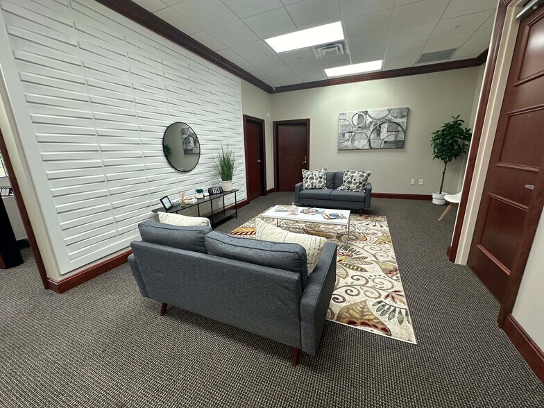 7065 Westpointe Blvd, Orlando, FL à vendre - Photo intérieure - Image 2 de 13