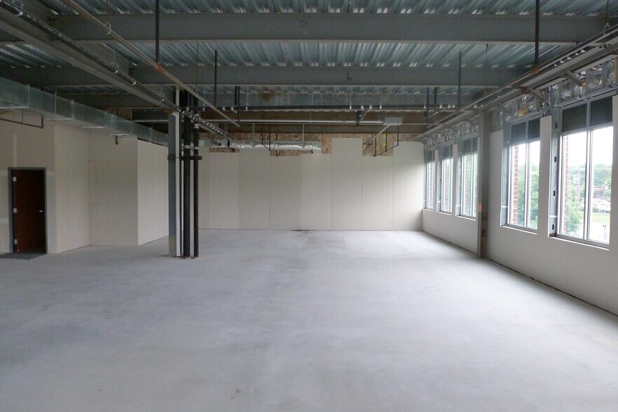 1301 Route 72 W, Manahawkin, NJ for lease - Interior Photo - Image 3 of 7