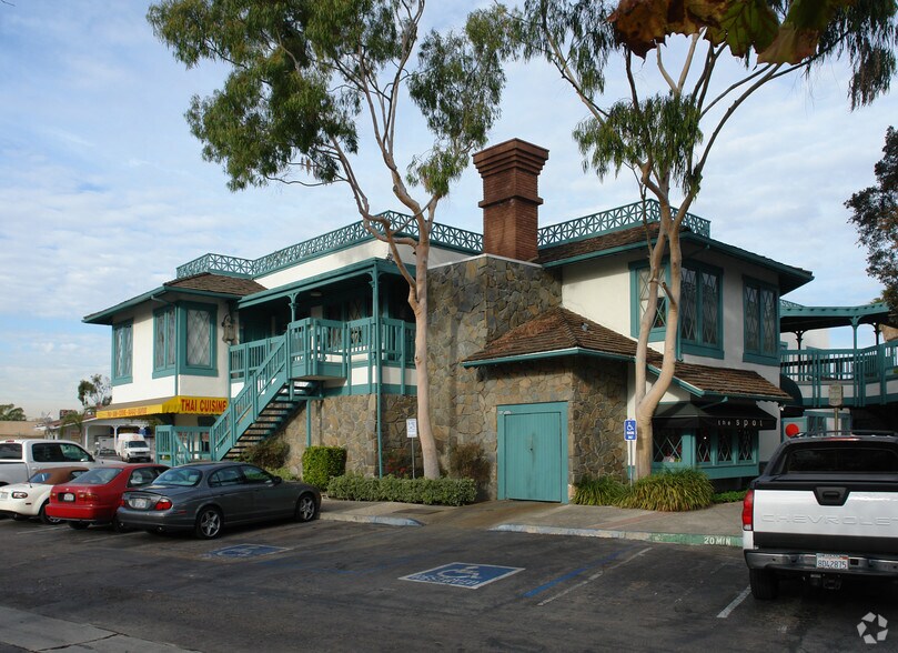 610 Pacific Coast Hwy, Seal Beach, CA à louer - Photo du bâtiment - Image 2 de 4