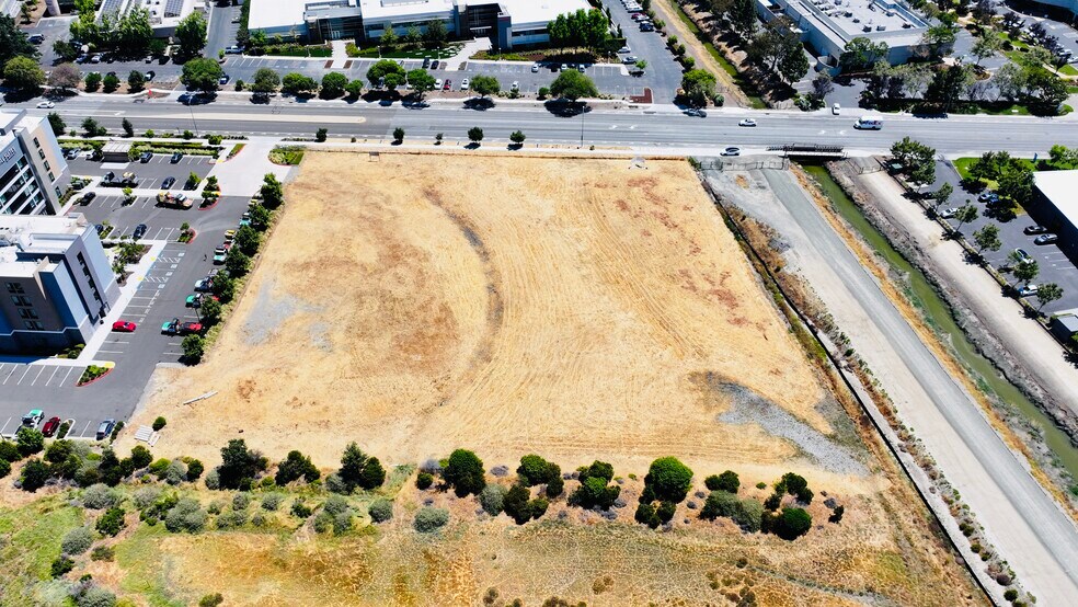 46399 Fremont Blvd, Fremont, CA à vendre - Photo du bâtiment - Image 2 de 31