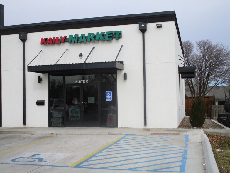 401 E Kansas Ave, Garden City, KS à louer - Photo du bâtiment - Image 2 de 8