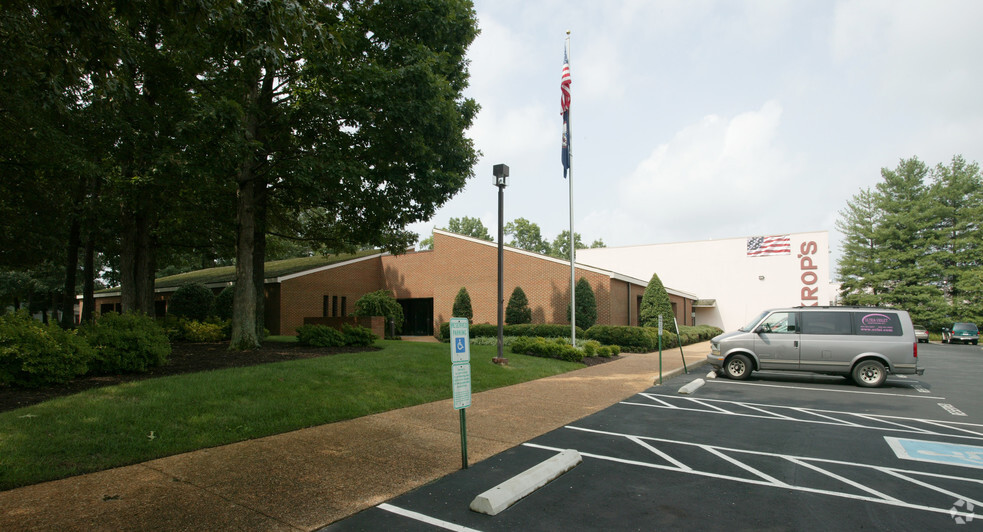 600 Southlake Blvd, Richmond, VA à louer - Photo du bâtiment - Image 1 de 3