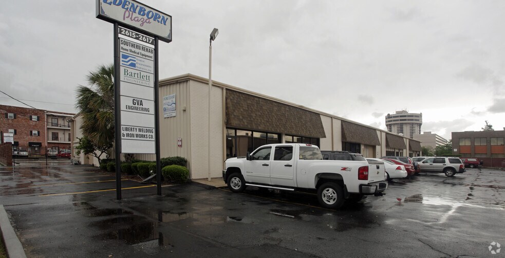 2615-2617 Edenborn Ave, Metairie, LA à louer - Photo du bâtiment - Image 3 de 5