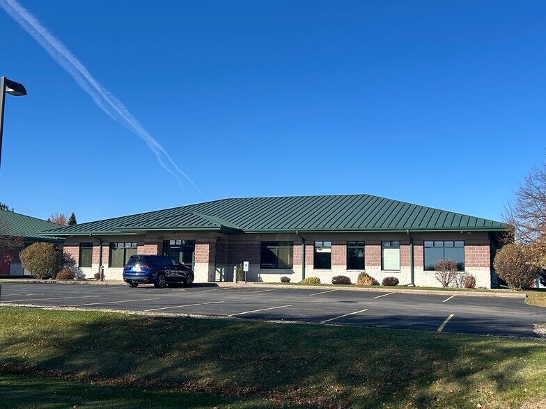 160 Business Park Cir, Stoughton, WI à vendre - Photo du bâtiment - Image 1 de 9