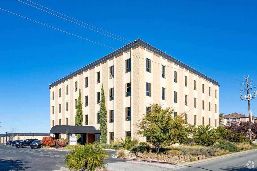 643 Bair Island Rd, Redwood City, CA à louer - Photo du bâtiment - Image 1 de 10