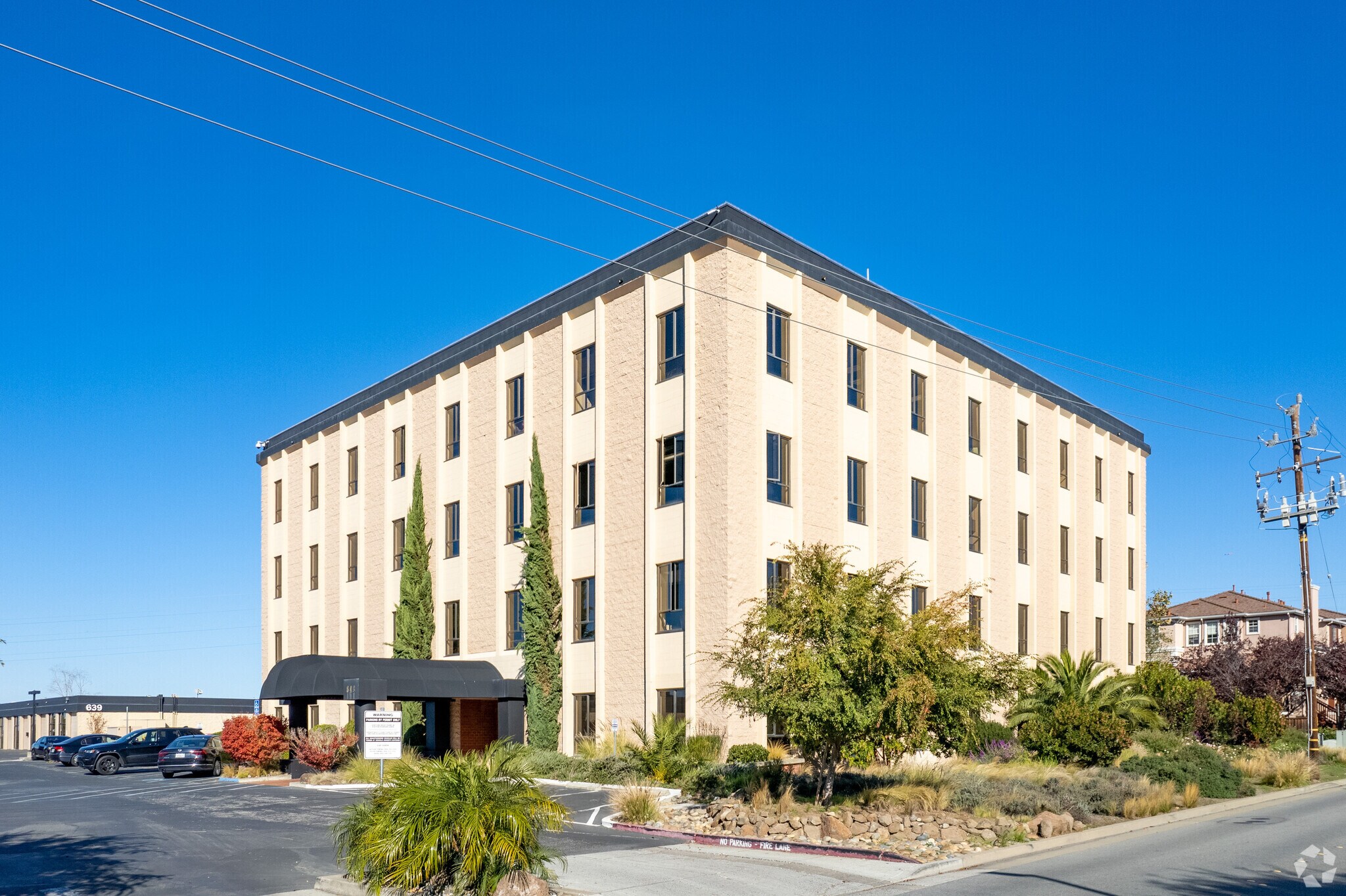 643 Bair Island Rd, Redwood City, CA à louer Photo du bâtiment- Image 1 de 11