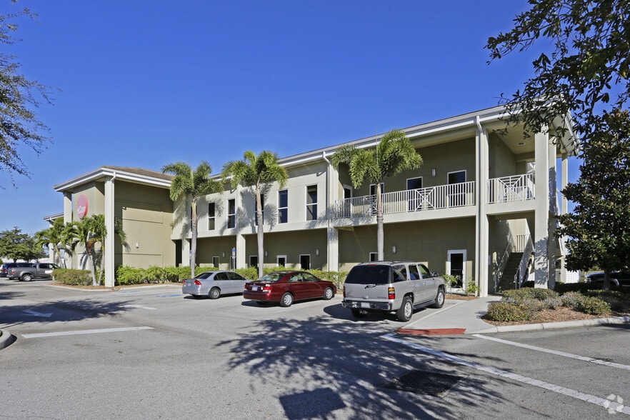 8221-8249 Vicela Dr, Sarasota, FL à vendre - Photo du bâtiment - Image 1 de 5