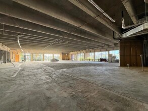 5849 Okeechobee Blvd, West Palm Beach, FL à louer Photo intérieure- Image 2 de 5