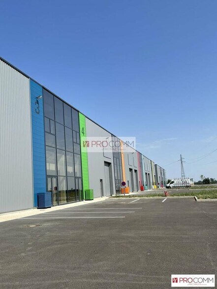 Flex in Chartres for sale - Building Photo - Image 1 of 12