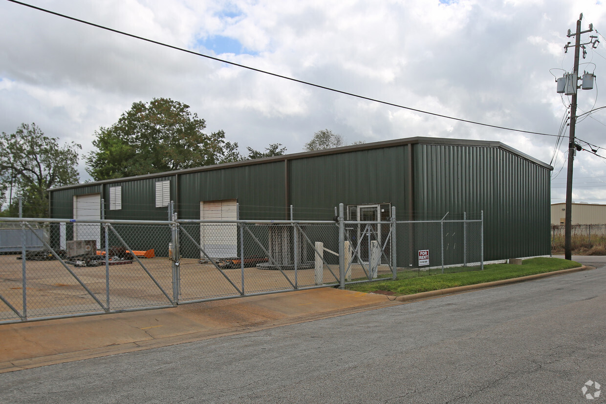 5733 Heffernan St, Houston, TX for lease Primary Photo- Image 1 of 3