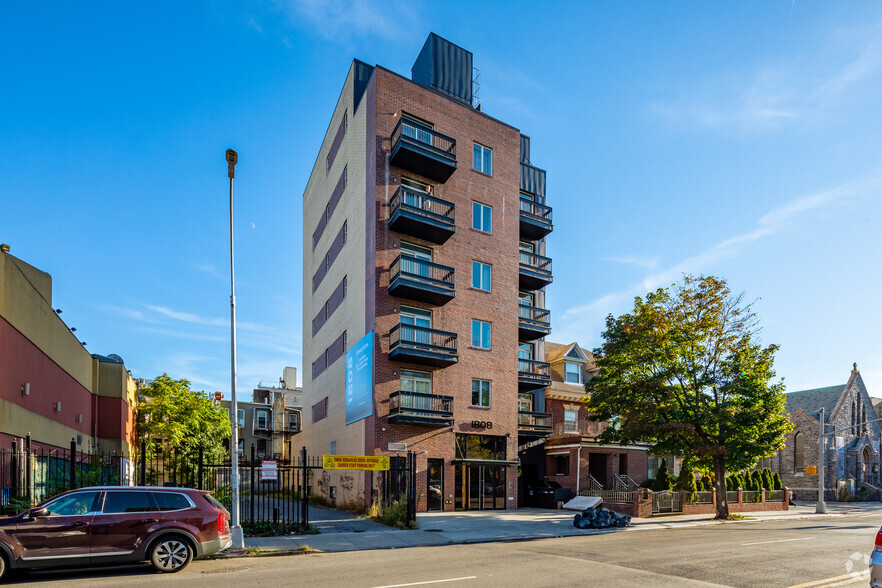 1808 Avenue P, Brooklyn, NY for sale - Primary Photo - Image 1 of 1