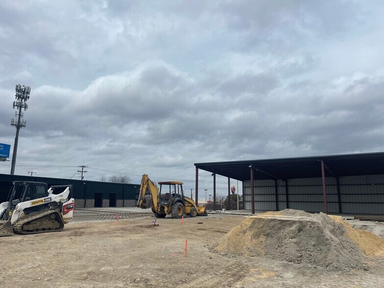 6600 Calmont Ave, Fort Worth, TX à louer - Photo du bâtiment - Image 2 de 9