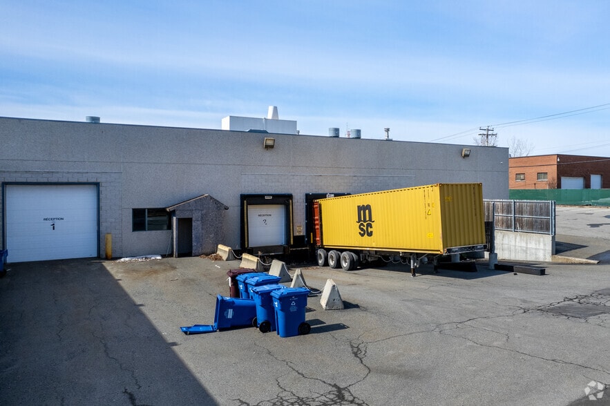 330 Av Avro, Pointe-claire, QC for lease - Building Photo - Image 3 of 5