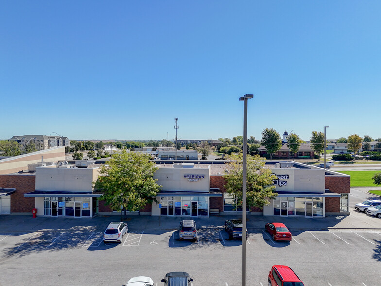 8320 Northwoods Dr, Lincoln, NE for lease - Building Photo - Image 1 of 4