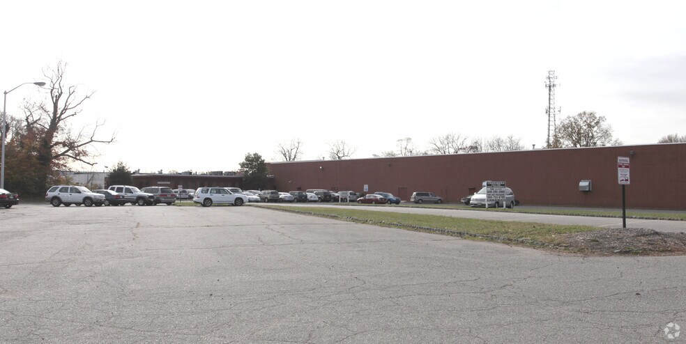 450 Oak Tree Ave, South Plainfield, NJ à louer - Photo du bâtiment - Image 2 de 3