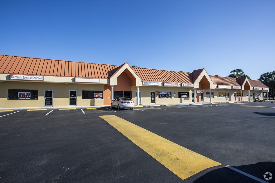 80 Pondella Rd, North Fort Myers, FL for sale - Building Photo - Image 3 of 5