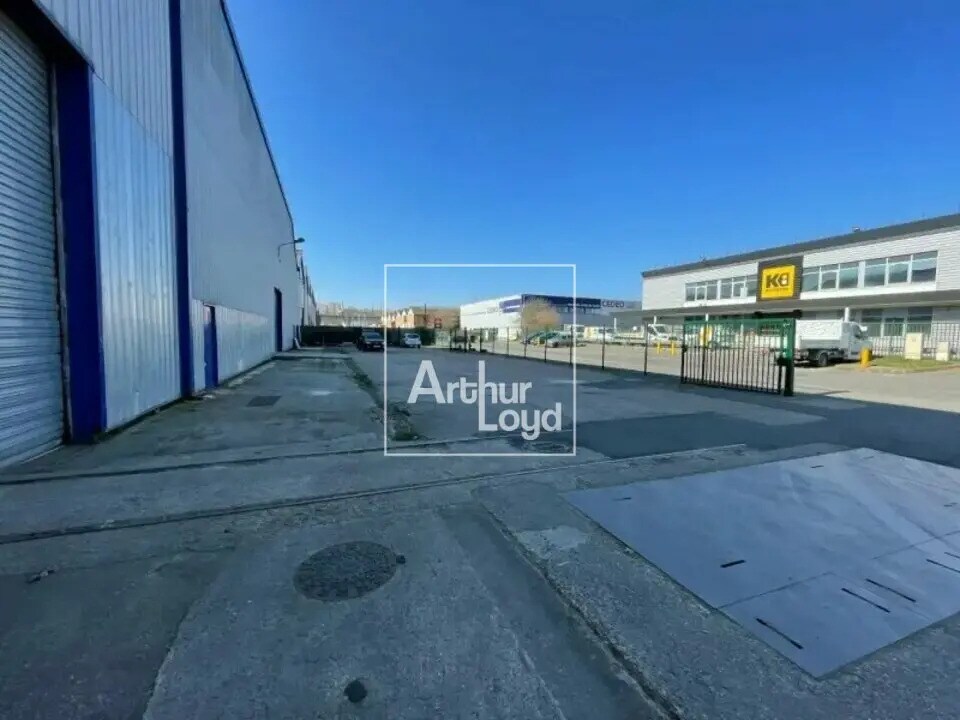 Flex dans Corbeil-Essonnes à louer Photo du bâtiment- Image 1 de 3