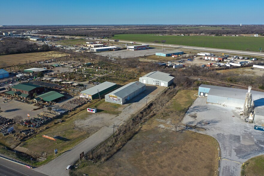 3705 N Highway 77, Waxahachie, TX à louer - Photo du bâtiment - Image 2 de 4