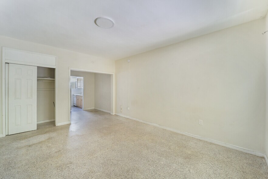 1770 Meridian Ave, Miami Beach, FL à vendre - Photo intérieure - Image 3 de 10