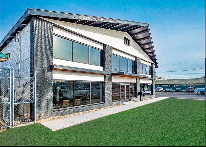 910 Glendale Ave, Sparks, NV à vendre - Photo du bâtiment - Image 2 de 33