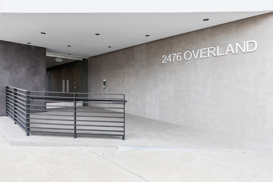 2476 S Overland Ave, Los Angeles, CA à louer - Photo du bâtiment - Image 2 de 6