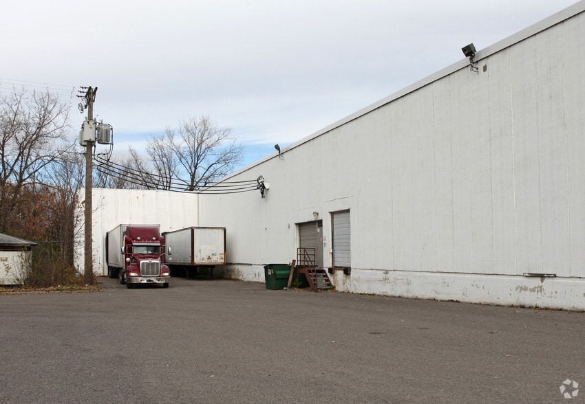 925 N Zane Ave, Golden Valley, MN for sale - Building Photo - Image 2 of 11