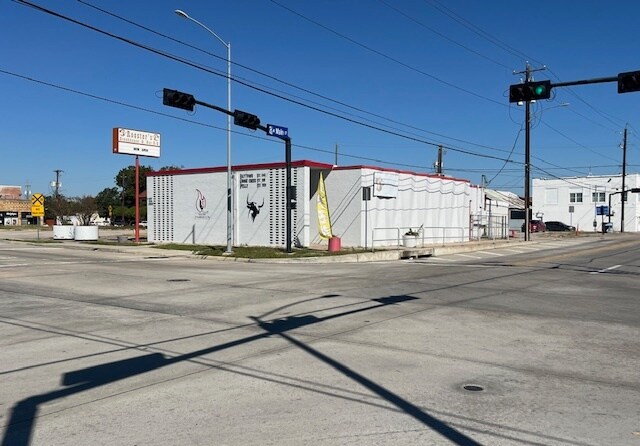 6 W Texas Ave, Baytown, TX à vendre - Photo du bâtiment - Image 2 de 18