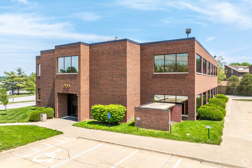 2100 Westown Pky, West Des Moines, IA à louer - Photo du bâtiment - Image 3 de 5