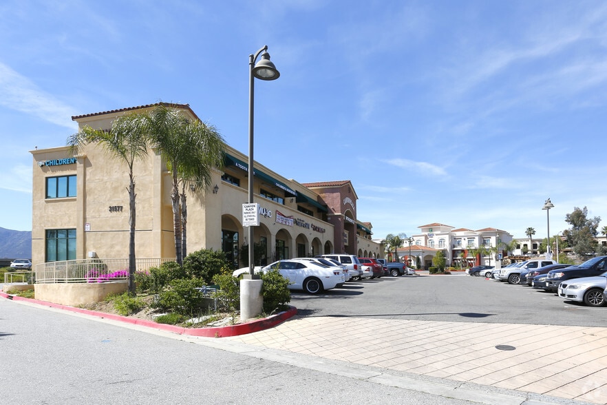 31577 Canyon Estates Dr, Lake Elsinore, CA for lease - Building Photo - Image 3 of 7