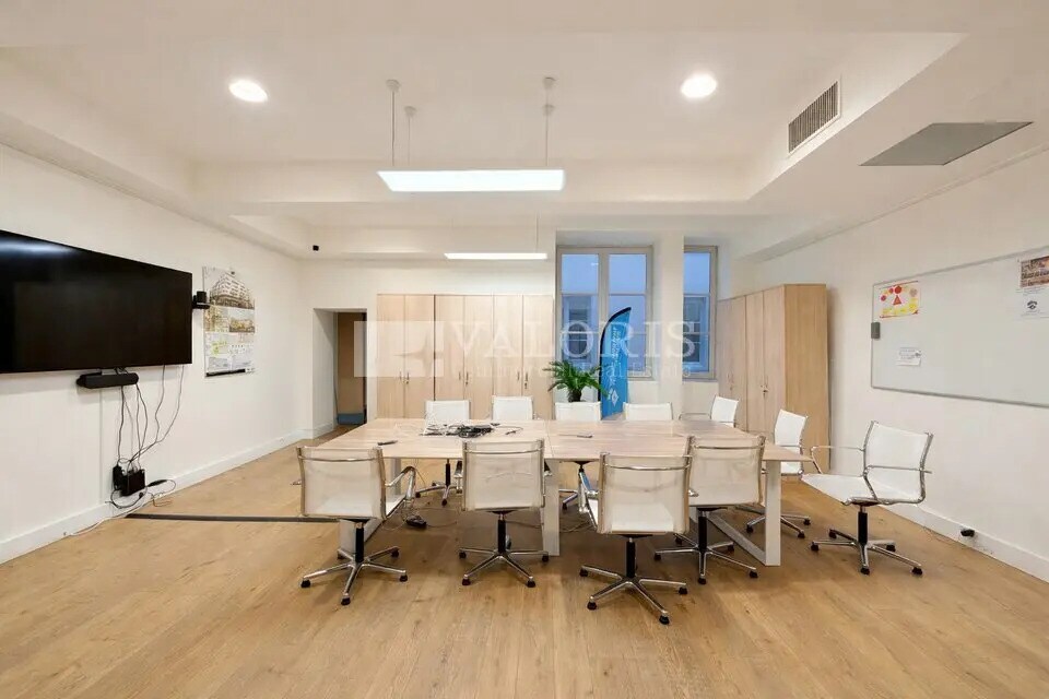 Office in Lyon for lease Interior Photo- Image 1 of 7