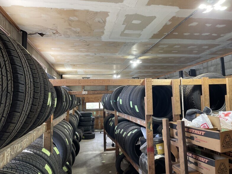 631 Gratiot Ave, Saginaw, MI à vendre - Photo intérieure - Image 2 de 12