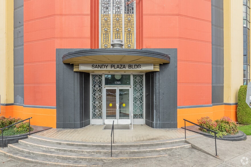 1785 NE Sandy Blvd, Portland, OR for lease - Building Photo - Image 3 of 4