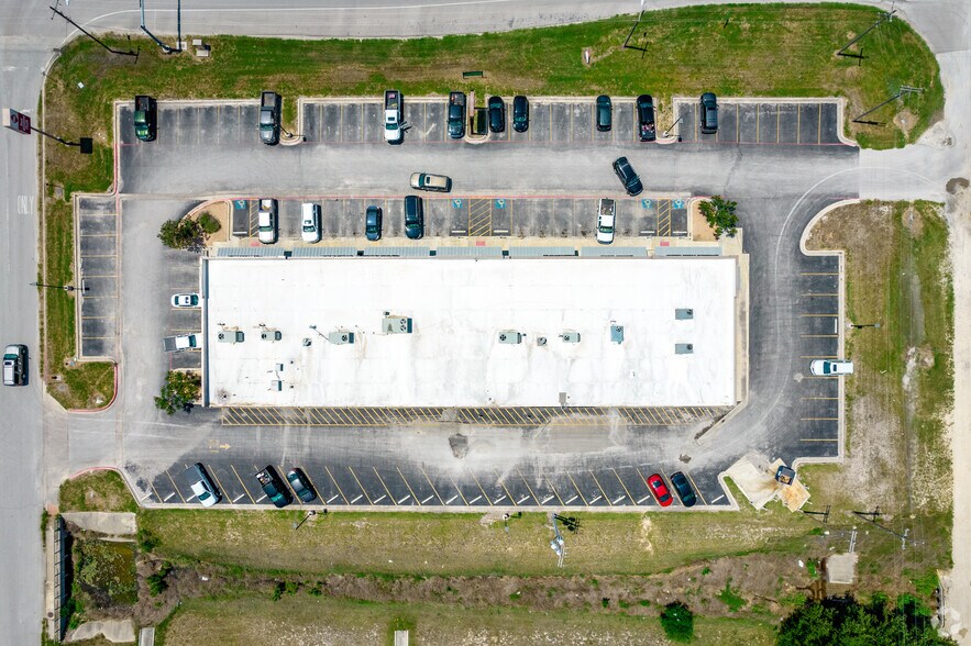 131 Business Park Dr, Kenedy, TX à louer - Photo du bâtiment - Image 3 de 11