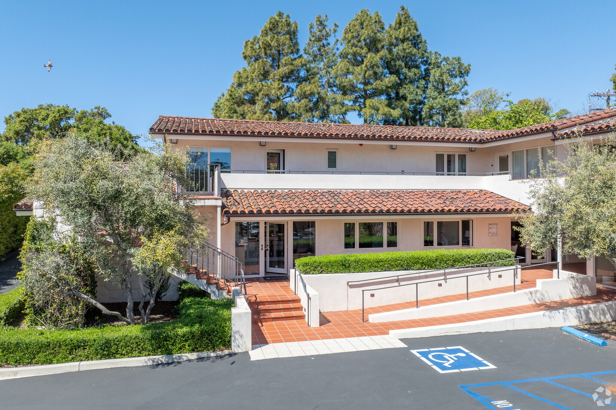 559 San Ysidro Rd, Montecito, CA à louer Photo principale- Image 1 de 26