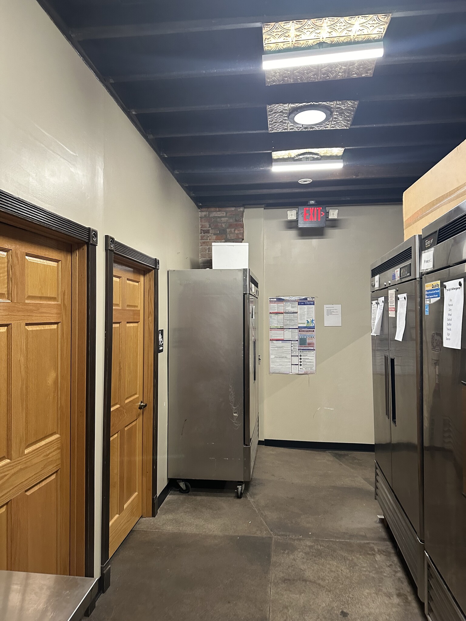 1102 E 37th St., Kansas City, MO for lease Interior Photo- Image 1 of 4