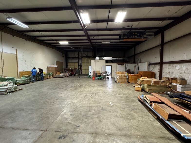 1210-1212 NW Valley Ridge Dr, Grain Vly, Grain Valley, MO for lease - Building Photo - Image 3 of 7