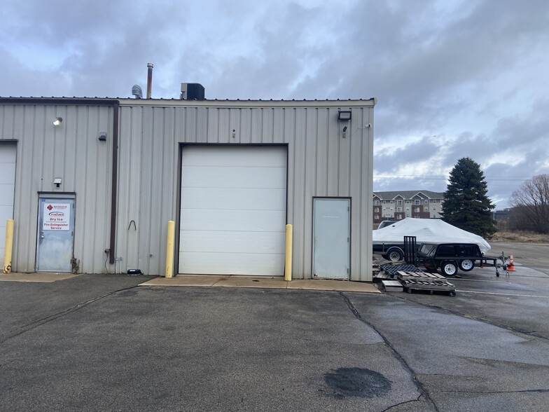 4420 19th St NW, Rochester, MN for lease - Building Photo - Image 2 of 27