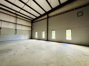 645-647 Red Oak Rd, Stockbridge, GA for lease Building Photo- Image 2 of 12