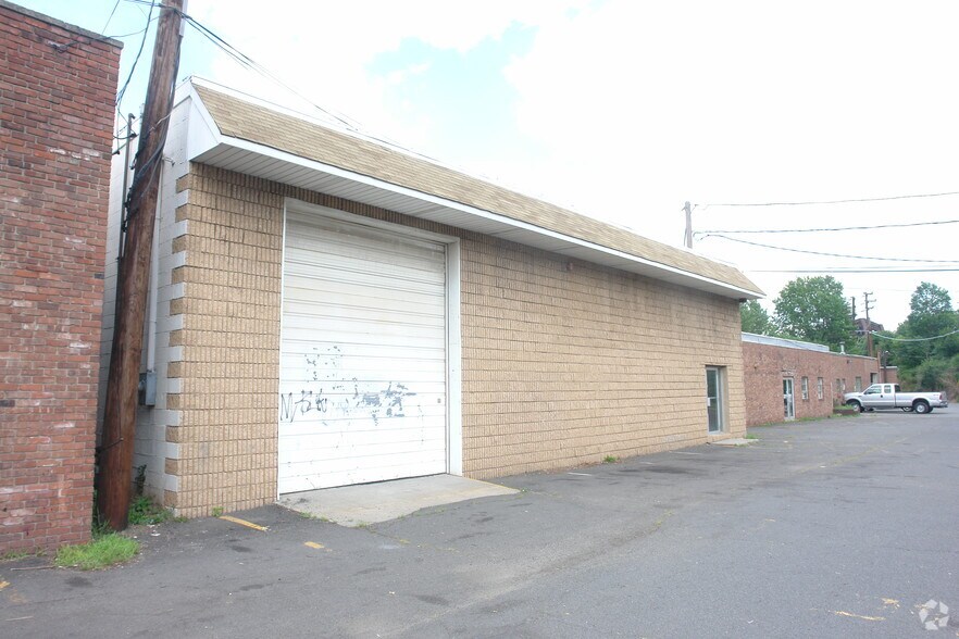 652 W 1st Ave, Roselle, NJ à vendre - Photo du bâtiment - Image 2 de 2