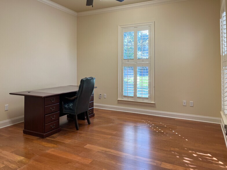 1201 S Purpera Ave, Gonzales, LA for sale - Interior Photo - Image 2 of 12