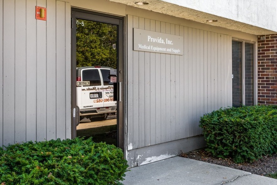 1117 S Milwaukee Ave, Libertyville, IL à vendre - Photo du bâtiment - Image 3 de 17