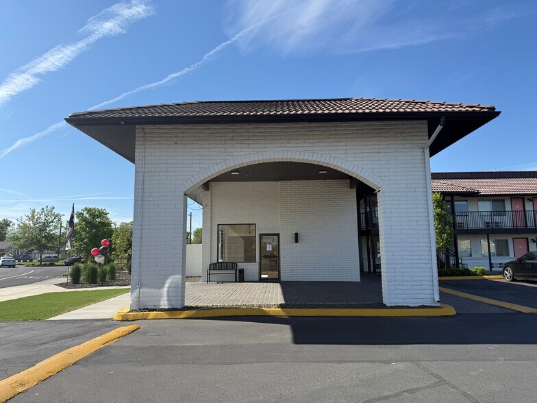 615 Jadwin Ave, Richland, WA à louer - Photo du bâtiment - Image 1 de 23