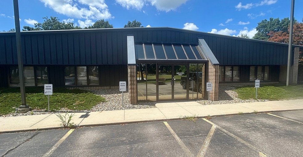 2831 Dexter Dr, Elkhart, IN for lease - Building Photo - Image 1 of 10