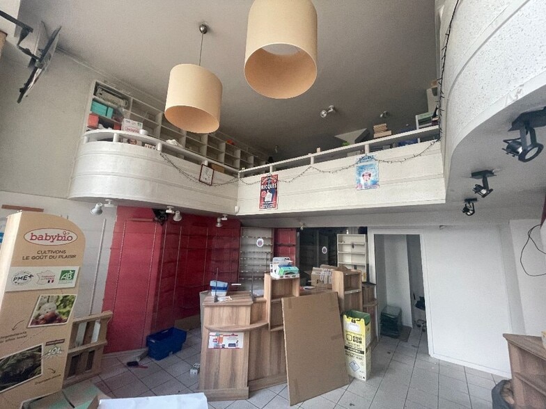 Retail in Lyon for lease - Interior Photo - Image 2 of 5