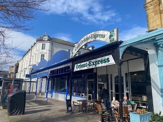 Plus de détails pour 10 Gloddaeth St, Llandudno - Vente au détail à louer