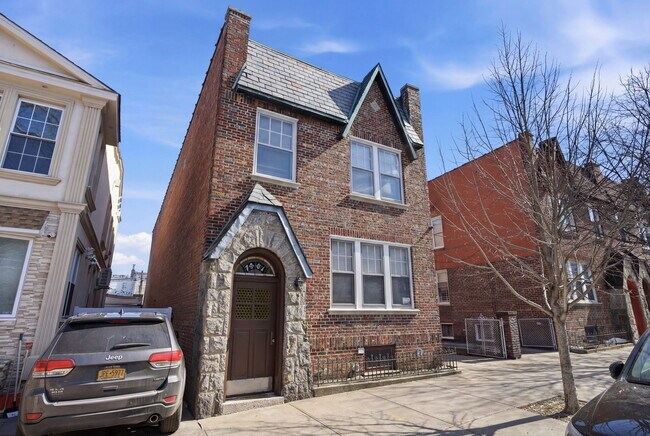 Plus de détails pour 7861 75th St, Glendale, NY - Multi-résidentiel à vendre